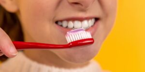 jak wybrać odpowiednią pastę do zębów
